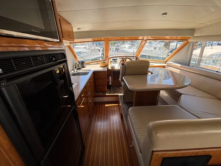 "spirit Island" Yacht Photos Pics 2004 Navigator 4400 Pilot House interior with wood accents and spacious seating area.