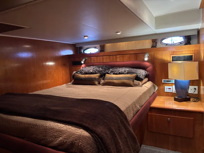 "spirit Island" Yacht Photos Pics Luxurious bedroom interior of 2004 Navigator 4400 Pilot House yacht with elegant bedding.
