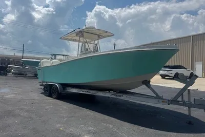 Mako 261 Center Console