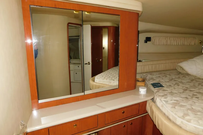  Yacht Photos Pics Interior of 1999 Sea Ray 500 Sundancer yacht with mirrored cabinet and bed.