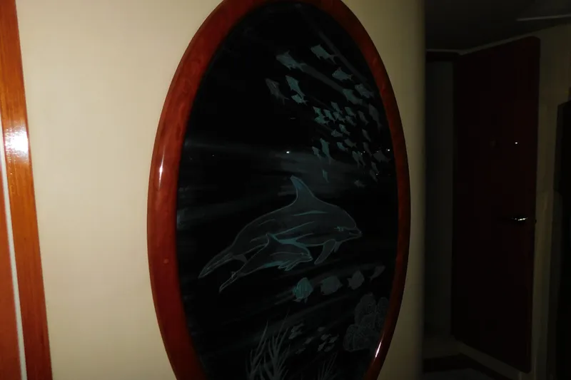  Yacht Photos Pics Etched glass artwork featuring dolphins and fish on a 1999 Sea Ray 500 Sundancer yacht.