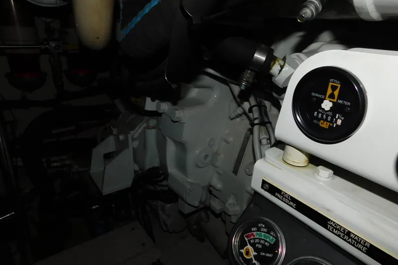  Yacht Photos Pics Engine room of 1999 Sea Ray 500 Sundancer with service meter and gauges.