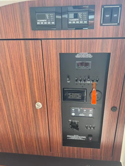  Yacht Photos Pics 2018 Pursuit 325 Dc - Image 23