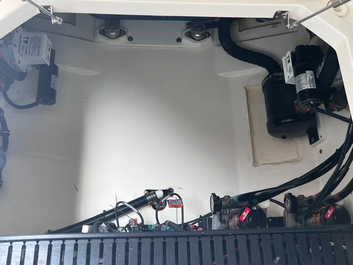  Yacht Photos Pics 2018 Pursuit 325 Dc - Image 20