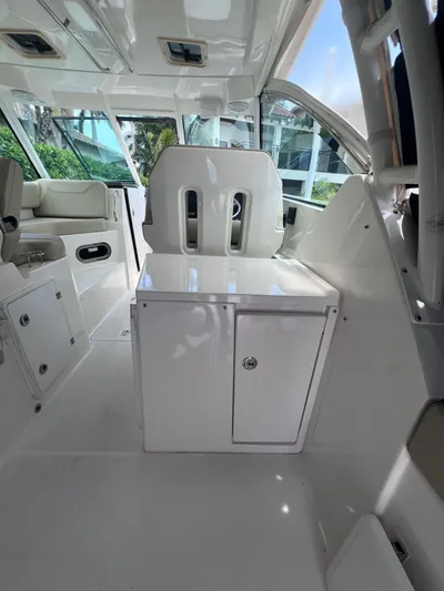  Yacht Photos Pics 2018 Pursuit 325 Dc - Image 9