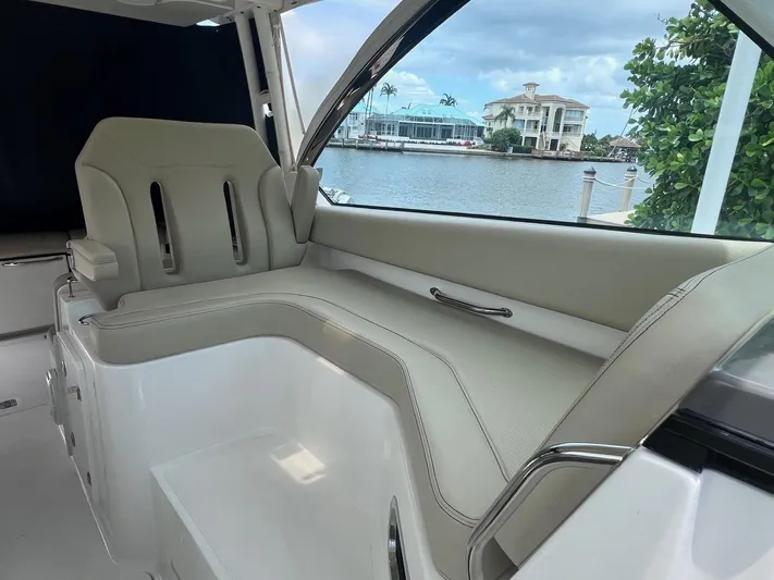  Yacht Photos Pics 2018 Pursuit 325 Dc - Image 11