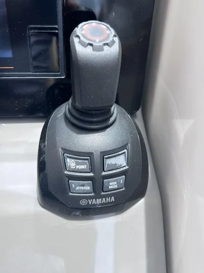  Yacht Photos Pics 2018 Pursuit 325 Dc - Image 6