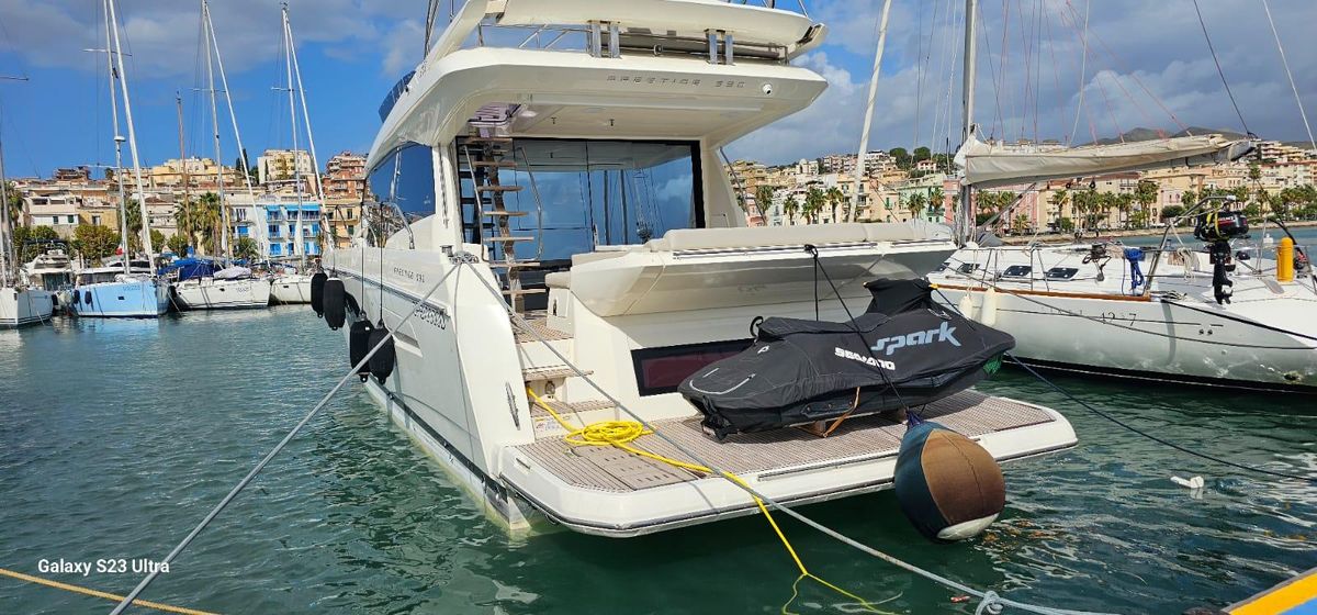2020 Prestige 61 