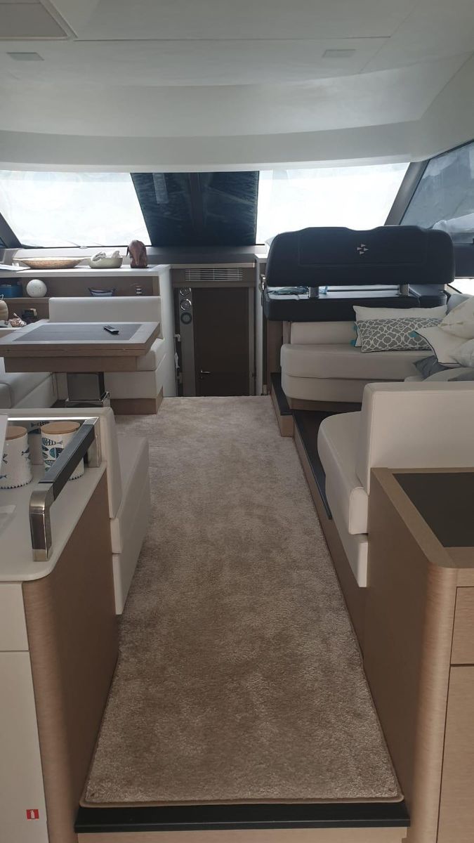 2020 Prestige 61 