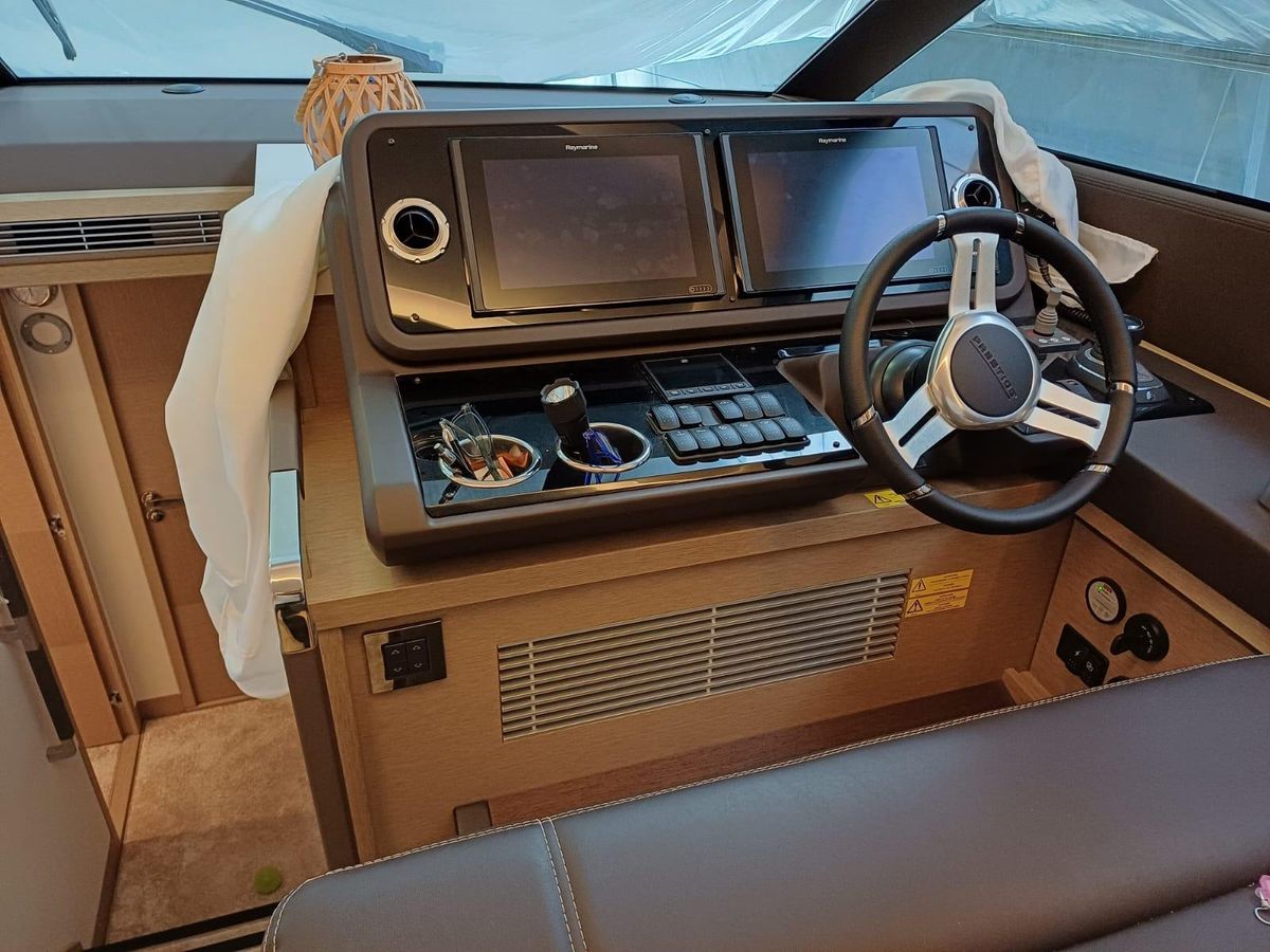 2020 Prestige 61 