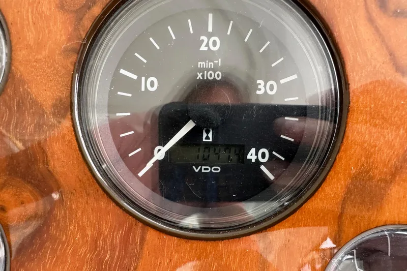 D Yacht Photos Pics Tachometer of 2000 Sunseeker Predator 60 yacht, displaying engine RPM.