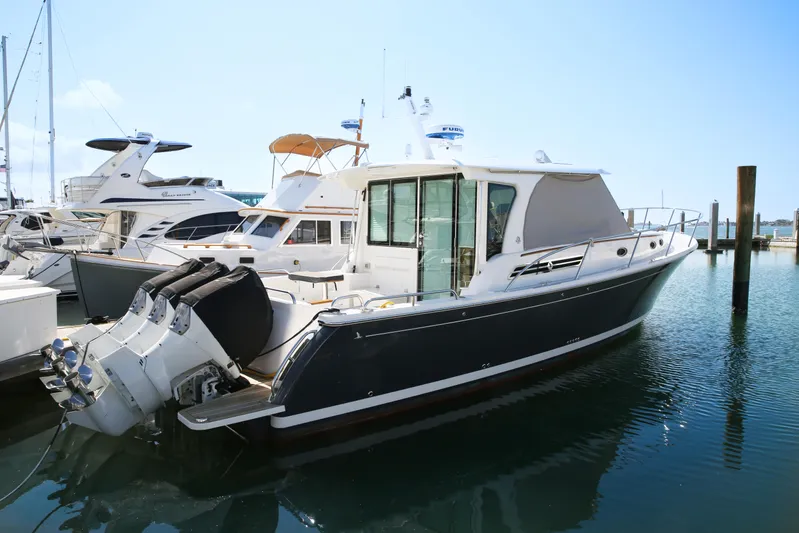 Risk & Reward Yacht Photos Pics 