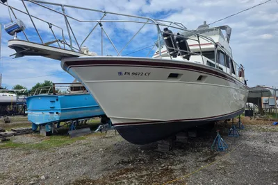 Marinette 37 Motor Yacht