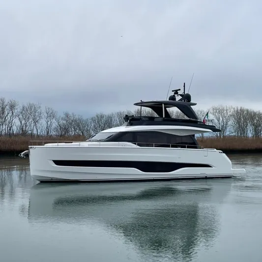  Yacht Photos Pics Cranchi 62 Fly