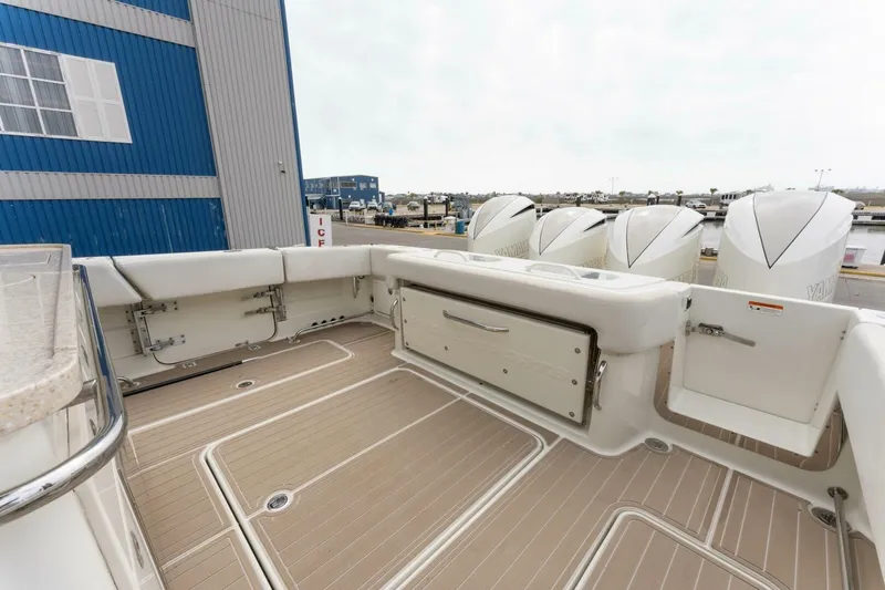  Yacht Photos Pics 2018 Hydra-Sports 4200 Siesta boat deck with Yamaha engines at marina.