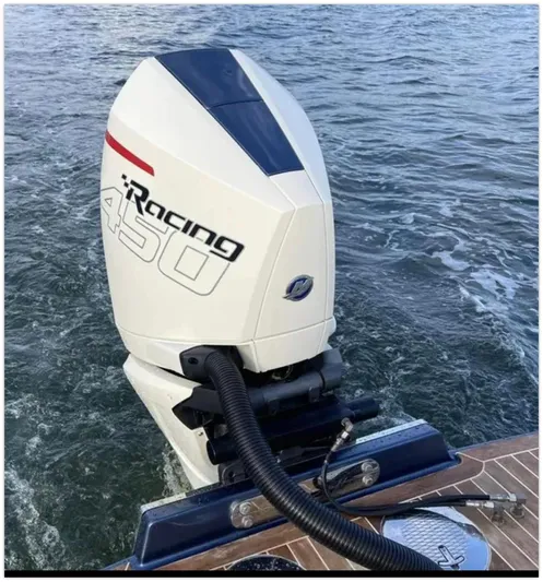  Yacht Photos Pics 2021 Chris-Craft 28 LAUNCH GT with Racing 450 outboard engine on water.