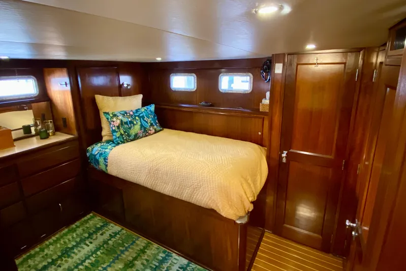Lazy Livin' Yacht Photos Pics 1971 Hatteras 43 Double Cabin interior with wood paneling and cozy bed.