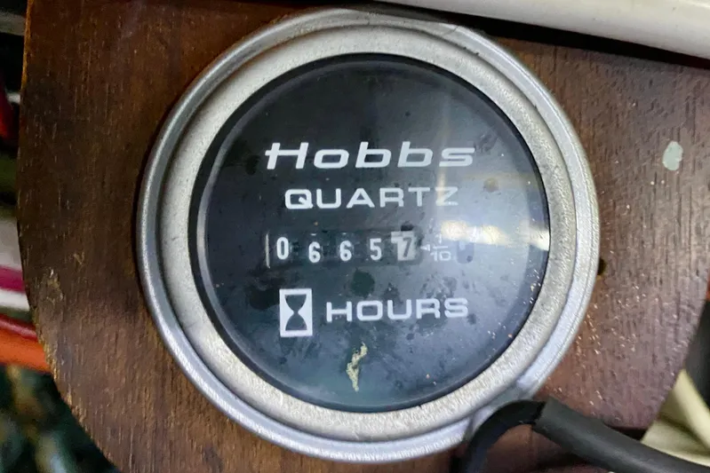 Lazy Livin' Yacht Photos Pics Hobbs quartz hour meter showing 6657 hours on a 1971 Hatteras 43 Double Cabin.