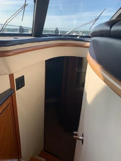  Yacht Photos Pics Interior view of 1999 Carver 450 Voyager yacht, featuring a cabin entrance.