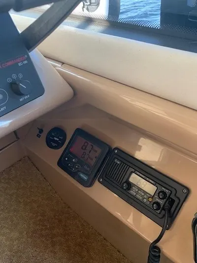  Yacht Photos Pics 1999 Carver 450 Voyager dashboard with control panels and navigation instruments.