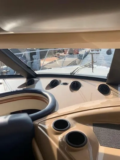  Yacht Photos Pics Interior view of 1999 Carver 450 Voyager yacht dashboard with cup holders and vents.