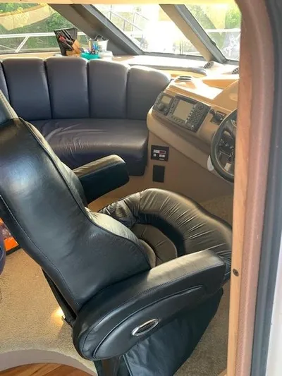  Yacht Photos Pics Interior of 1999 Carver 450 Voyager yacht with leather seating and control panel.