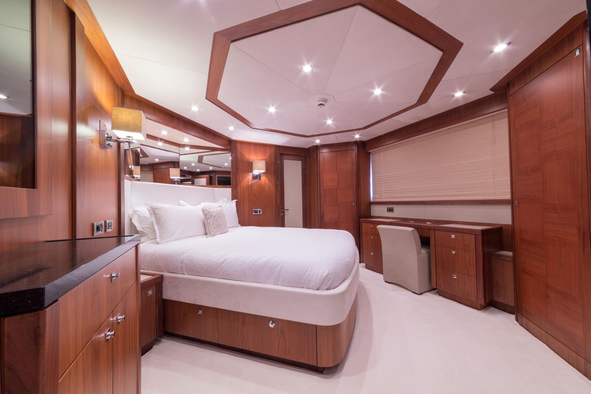 2009 Sunseeker 121 