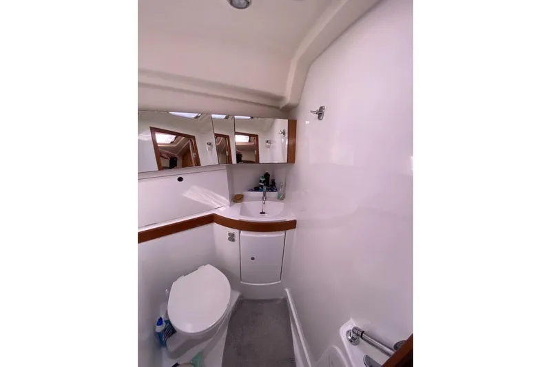 J'ouvert Yacht Photos Pics Bathroom interior of 2009 Beneteau 43 yacht, featuring modern fixtures and mirrors.