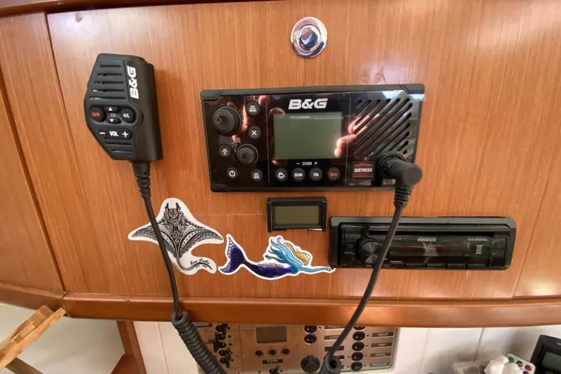 J'ouvert Yacht Photos Pics Boat radio equipment on a 2009 Beneteau 43, featuring B&G and Kenwood devices.