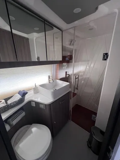  Yacht Photos Pics 2022 Regal 42 Fxo - Image 28