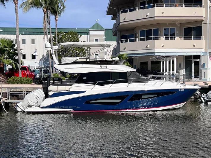  Yacht Photos Pics 2022 Regal 42 Fxo - Image 9