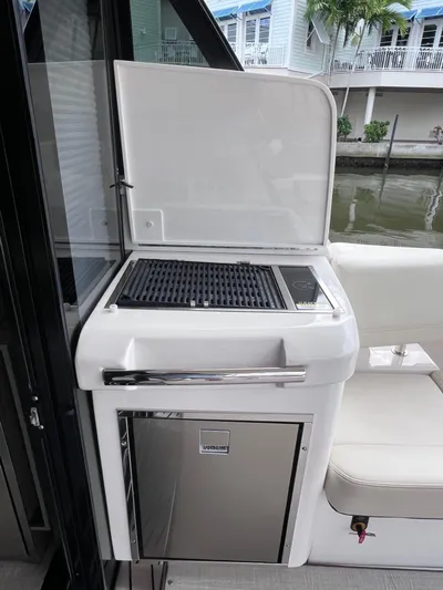  Yacht Photos Pics 2022 Regal 42 Fxo - Image 24