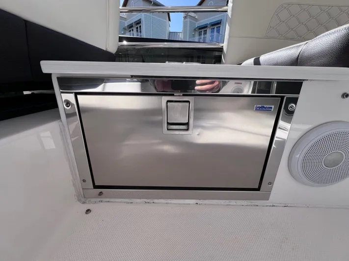  Yacht Photos Pics 2022 Regal 42 Fxo - Image 35