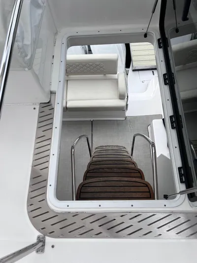  Yacht Photos Pics 2022 Regal 42 Fxo - Image 32