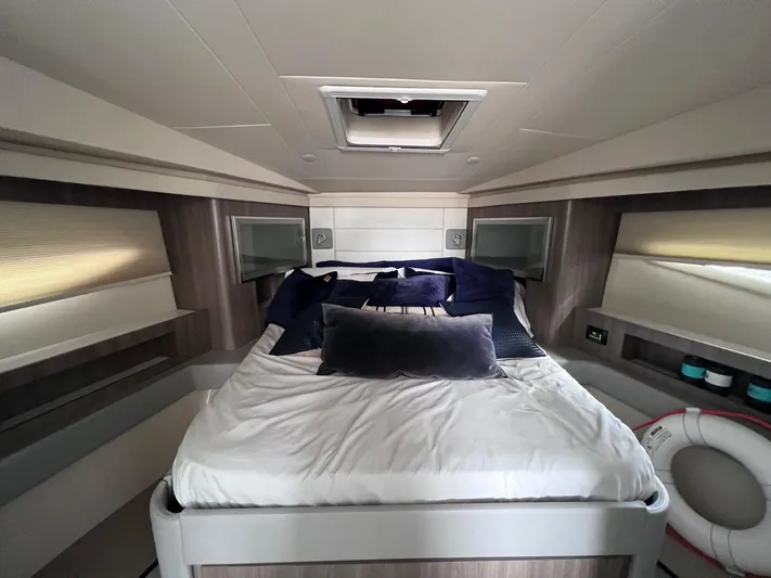  Yacht Photos Pics 2022 Regal 42 Fxo - Image 25