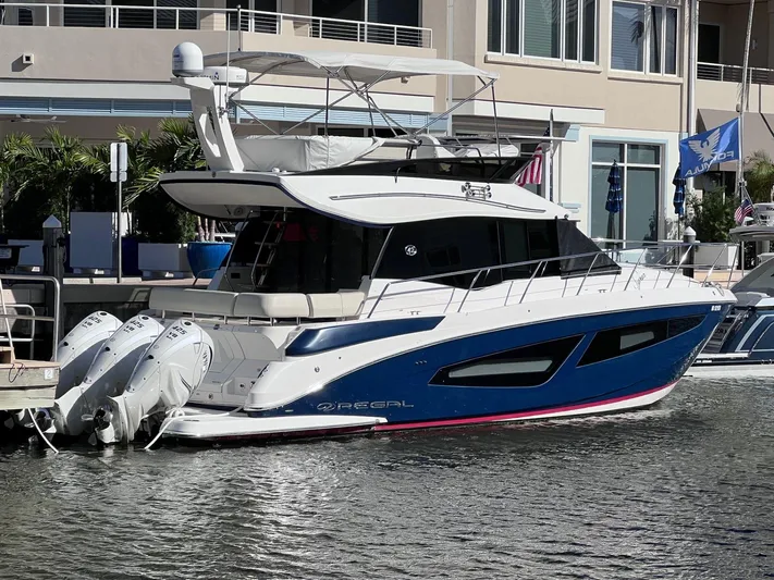  Yacht Photos Pics 2022 Regal 42 Fxo - Image 3