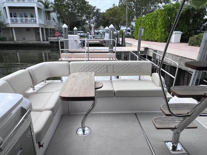  Yacht Photos Pics 2022 Regal 42 Fxo - Image 23