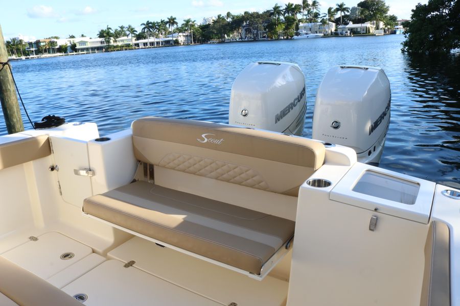 2021 Scout 330 LXF