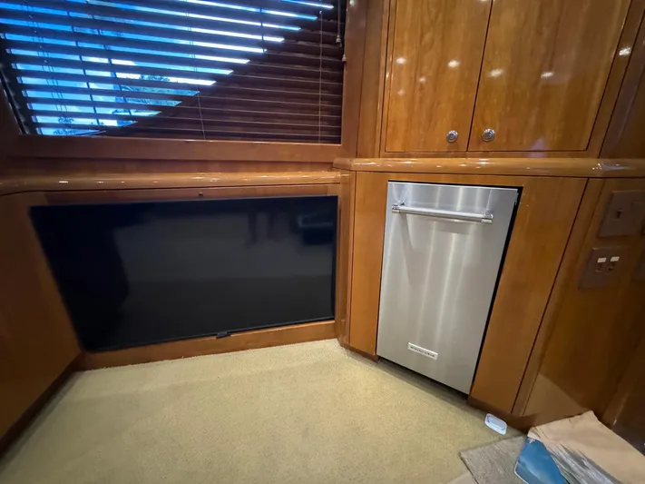 Mrs. Z Yacht Photos Pics 