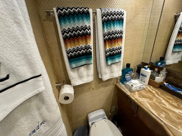 Mrs. Z Yacht Photos Pics 