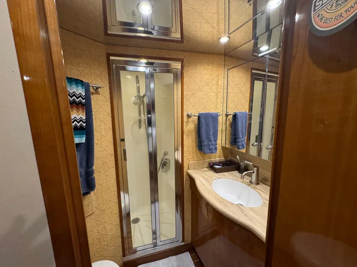 Mrs. Z Yacht Photos Pics 