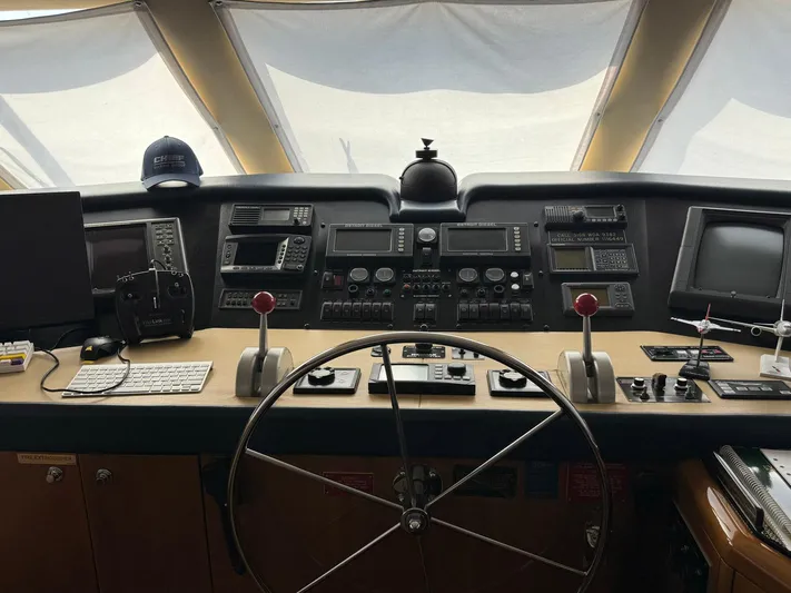 Mrs. Z Yacht Photos Pics 