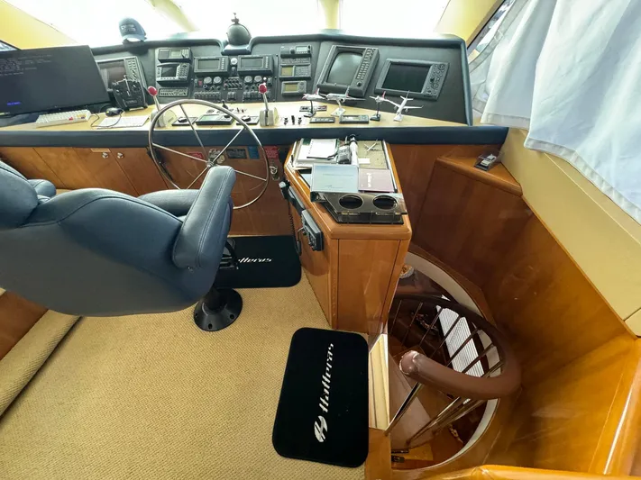 Mrs. Z Yacht Photos Pics 