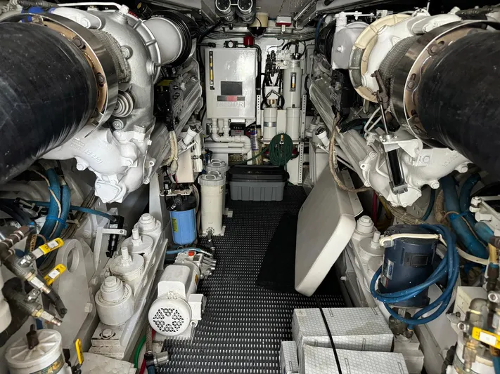 Mrs. Z Yacht Photos Pics 