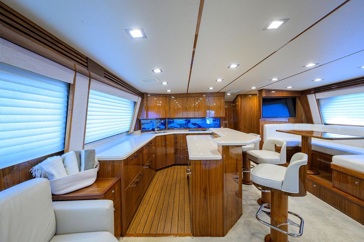 2021 Viking 72 