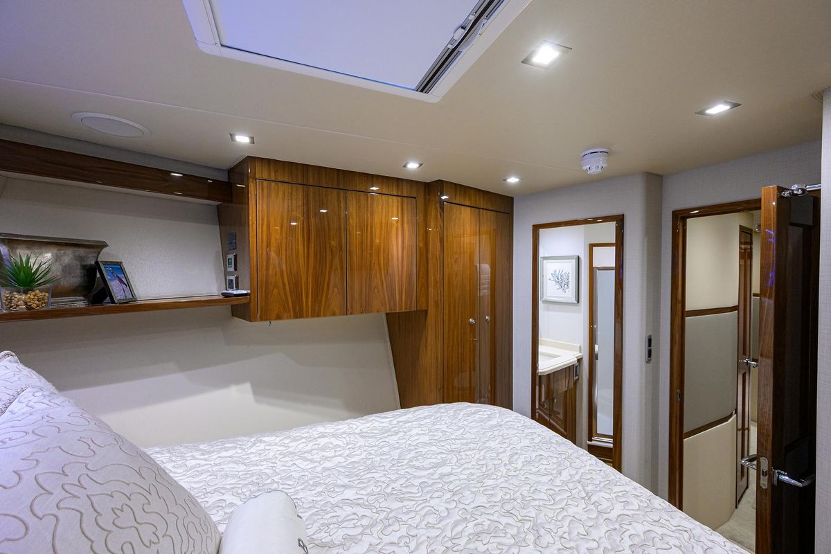 2021 Viking 72 