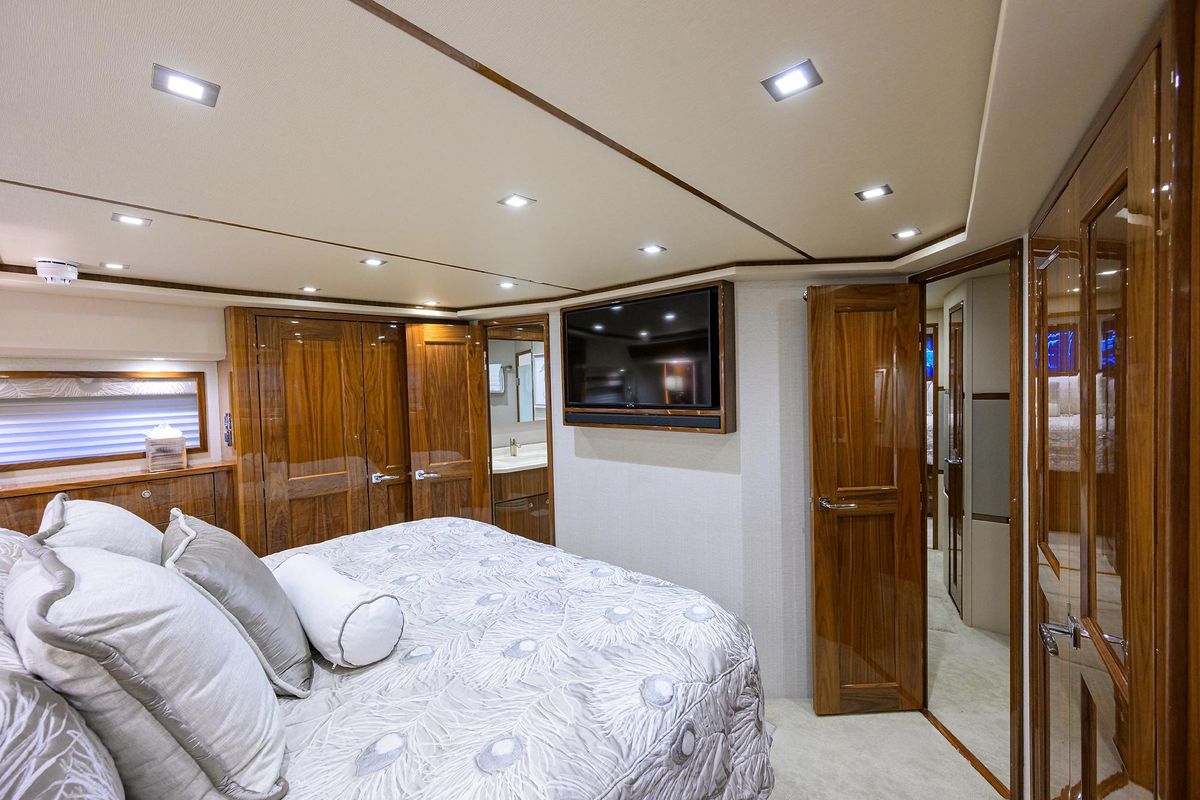 2021 Viking 72 