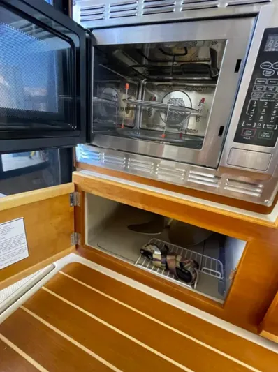 Elaine Hope Yacht Photos Pics 2017 Cutwater C-30 CB galley with microwave and storage compartment.