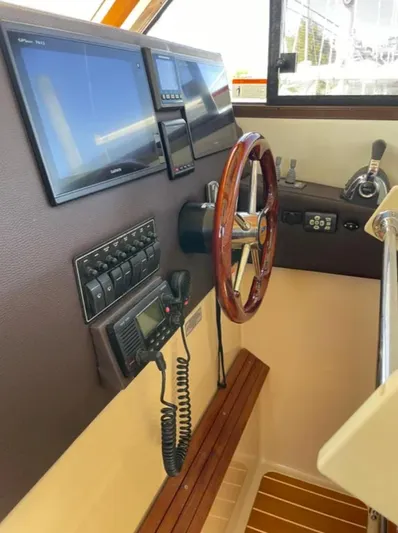 Elaine Hope Yacht Photos Pics 2017 Cutwater C-30 CB helm with navigation screens and wooden steering wheel.