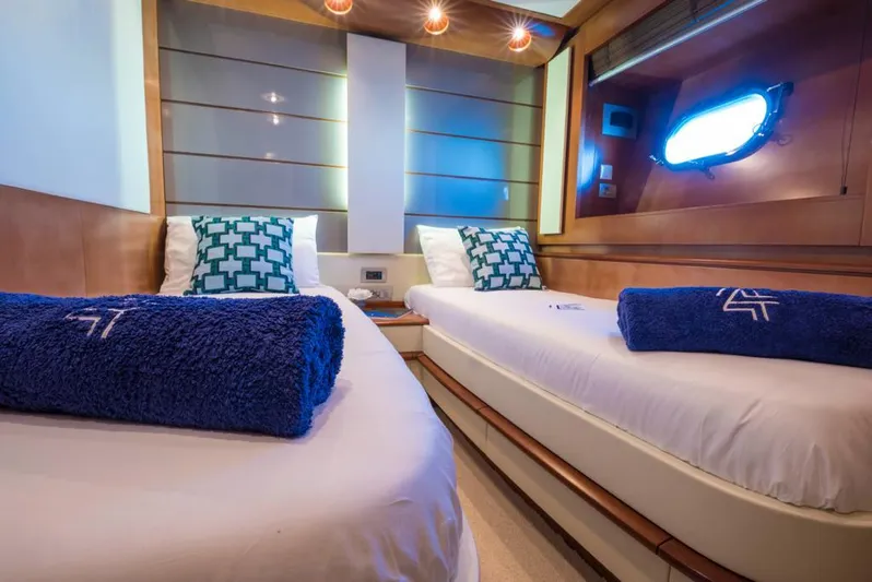 4f Yacht Photos Pics 